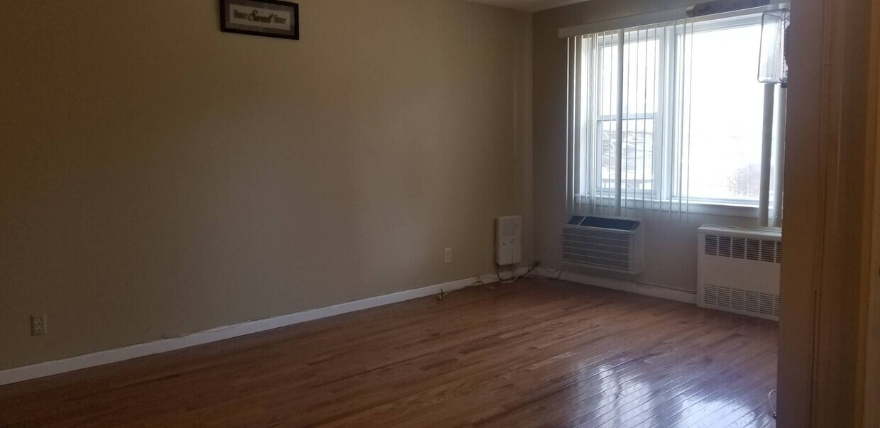 Foto principal - 742 E 58th St