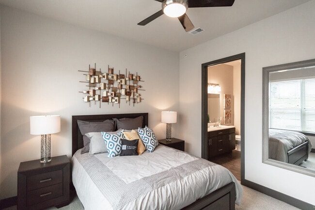 Building Photo - Encore at Forest Park