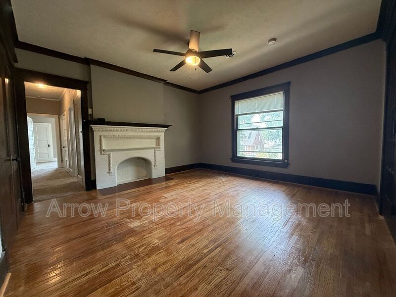 Foto principal - 1701 C
