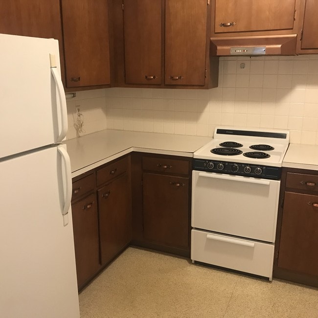Kitchen area - 1501 W 3rd St