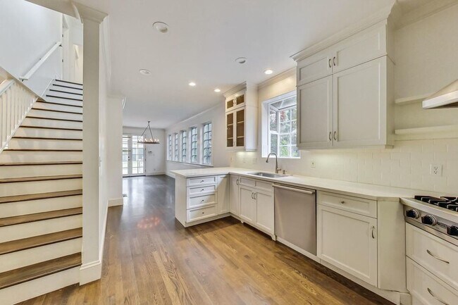 Building Photo - Beautiful Menlo Park Home with Guest Cottage