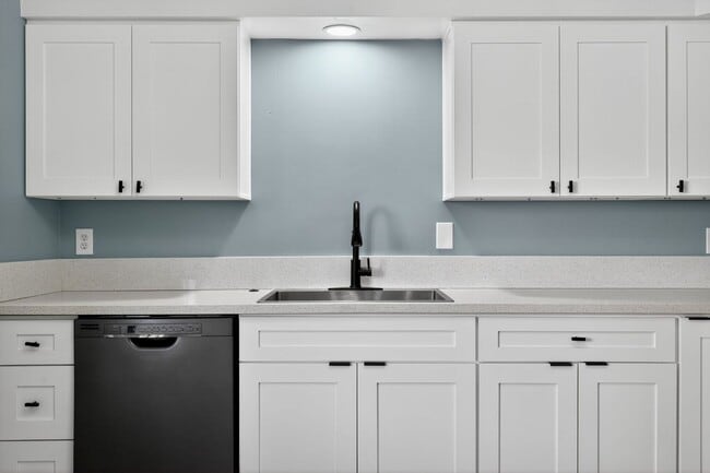 Building Photo - 44440 Acacia Dr