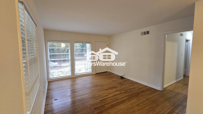 Building Photo - 1108 Greenbriar Cir