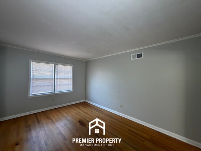 Foto del edificio - 3-Bedroom Memphis Home Near East Memphis with Fenced Yard