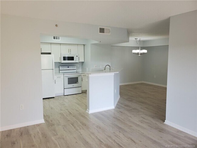 Foto del edificio - 3617 NW Adriatic Ln