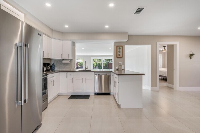 Foto del edificio - 300 SE 8th Ct