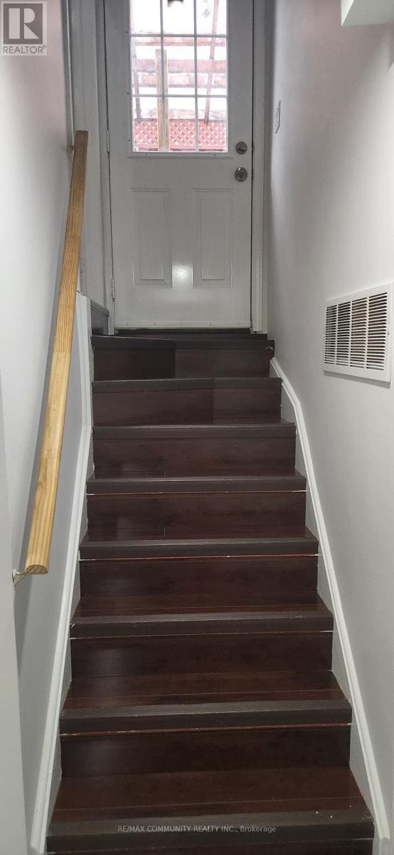 Building Photo - 24 Sandham Crescent