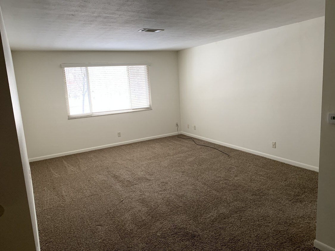 Family room - 409 N 3rd St
