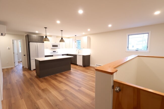 Building Photo - 6 Bennett Rd