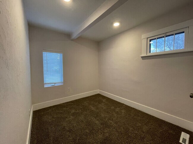 Foto del edificio - 6 Bedroom/2.5 Bath Home in North Fort Coll...