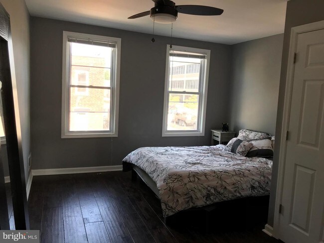 Building Photo - 651 20th St NE