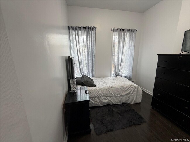 Foto del edificio - 509 E 183rd St