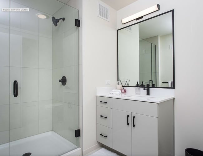 Building Photo - 8 E Randolph St