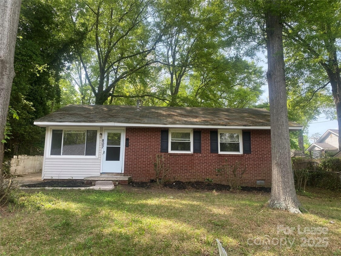 Primary Photo - 807 E 4th Ave
