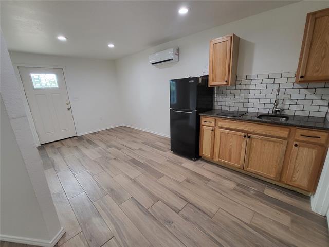Building Photo - 1720 Sandefer St