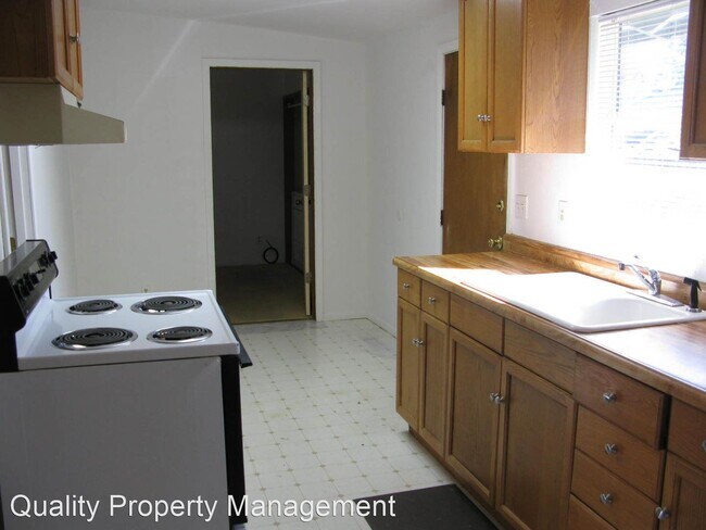 Building Photo - 2 br, 1 bath House - 822 East 9th Street