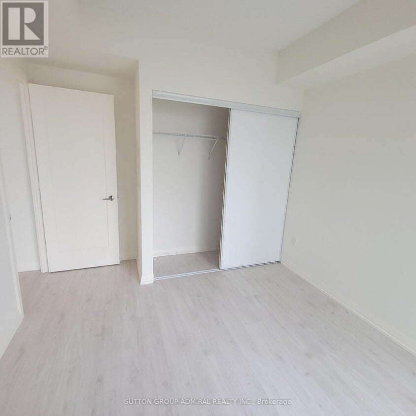 Building Photo - 27 Korda Gate