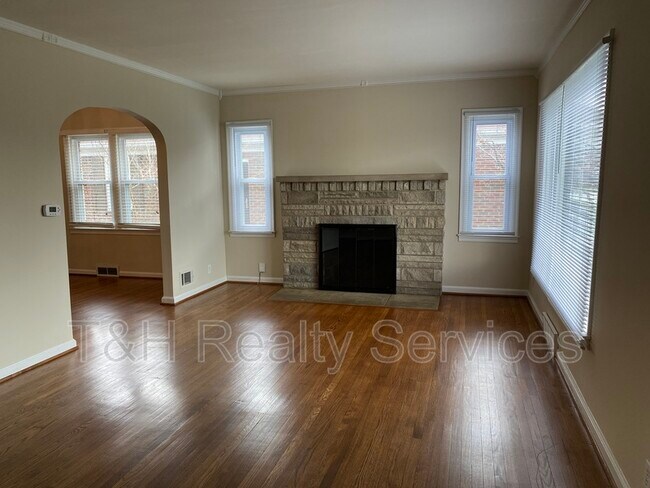 Building Photo - 1230 N Downey Ave
