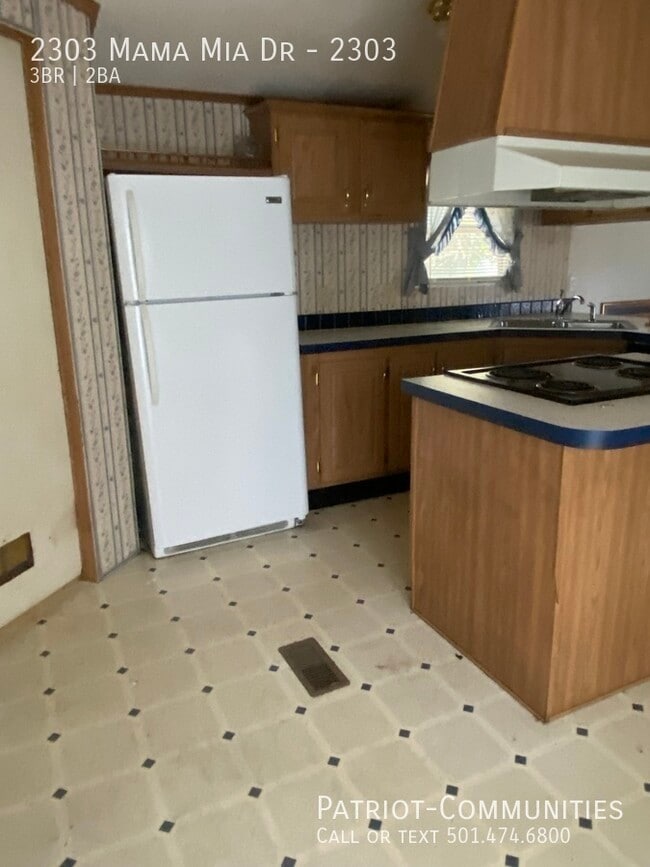 Building Photo - 2303 Mama-Mia Dr