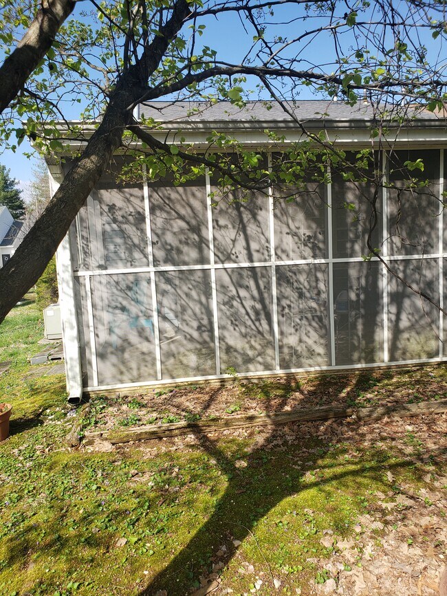 Foto del edificio - 1264 Greenbrook Ln