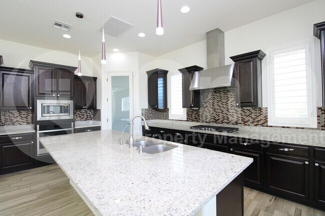 Building Photo - 859 E Knightsbridge Way