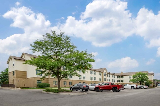 Building Photo - Furnished Studio-Chicago - Naperville - West