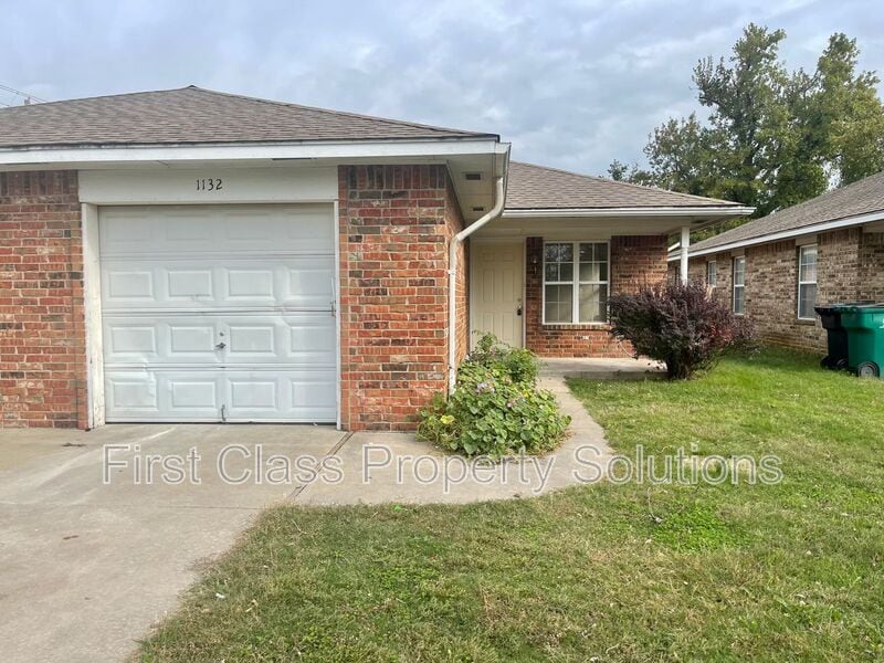 Primary Photo - 1132 N Gardner Ave