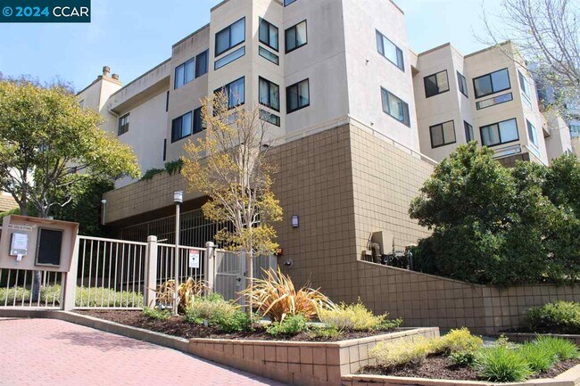 Foto del edificio - 545 Pierce St