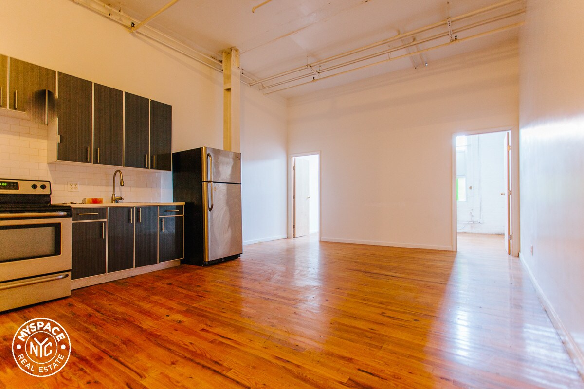 Primary Photo - 385 Troutman St