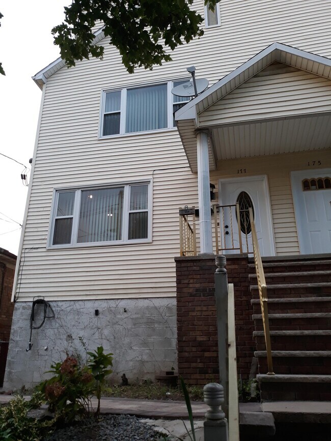 Building Photo - 177 W 25TH St