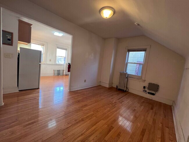 Building Photo - 48 Highwood Terrace