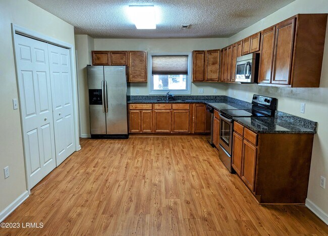 Foto del edificio - 611 Broad River Dr