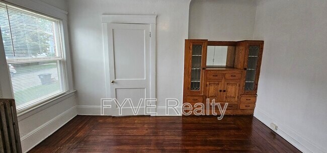 Foto del edificio - 1172 Warren Rd