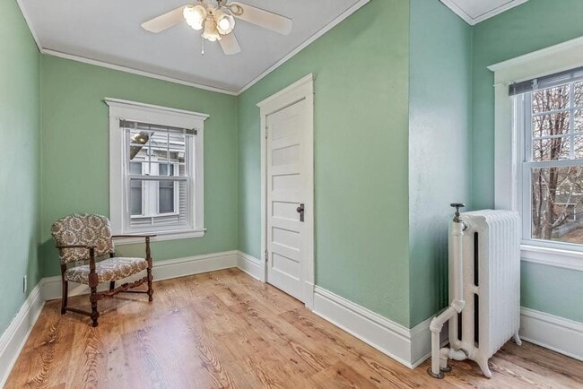Building Photo - June 2025 ~ Cute 4 bedroom house. Spacious...