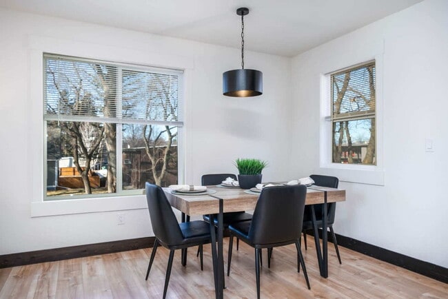 Building Photo - Downtown furnished rental w/ all utilities included (avail. Oct. thru May only)