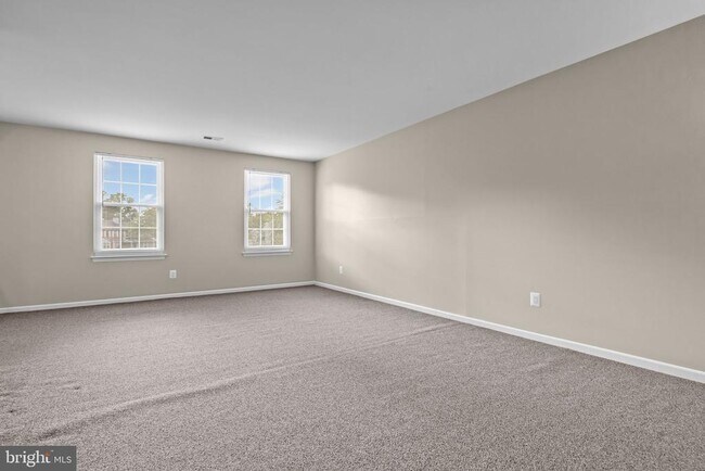 Building Photo - 560B Thrush Ct
