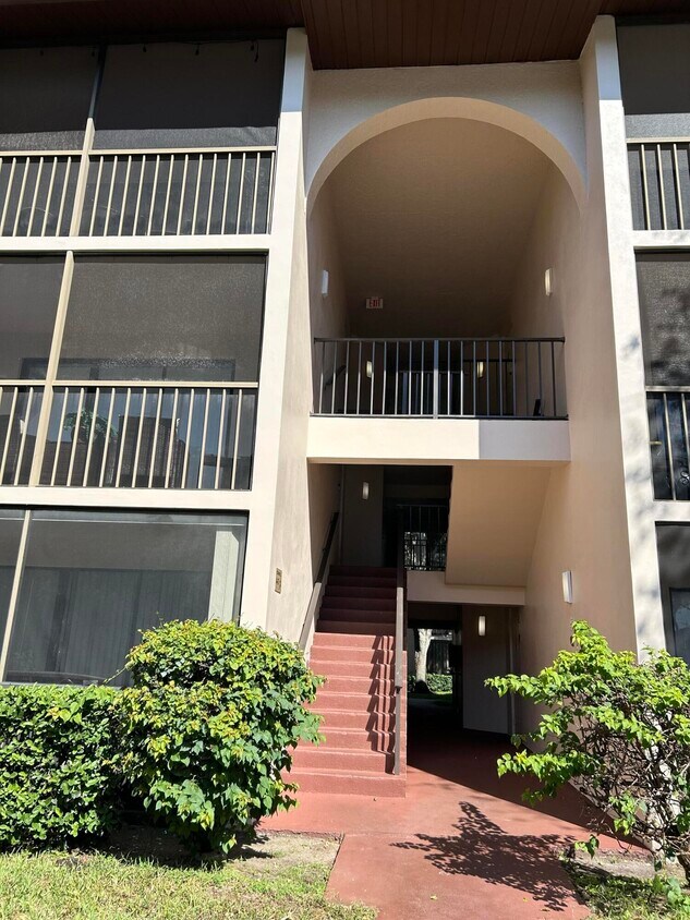 Primary Photo - 206 Foxtail Dr