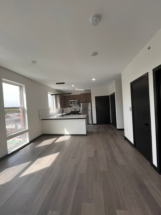 Building Photo - 129 Mallory Ave
