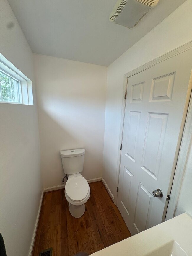 Foto del edificio - Home Available in West Forest Park!