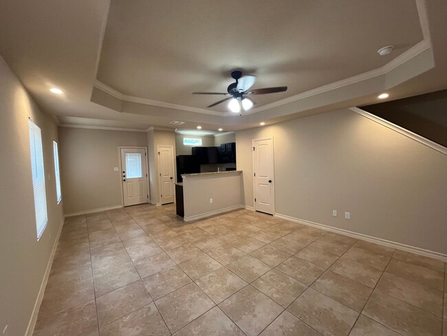 Foto del edificio - 6842 Lakeview Dr.