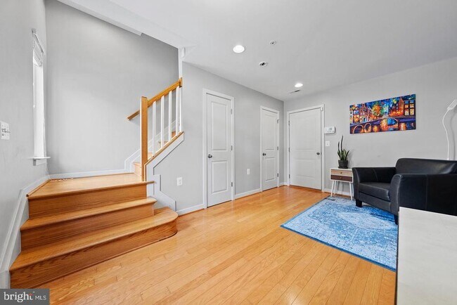 Foto del edificio - 1445 Trafalgar Ln