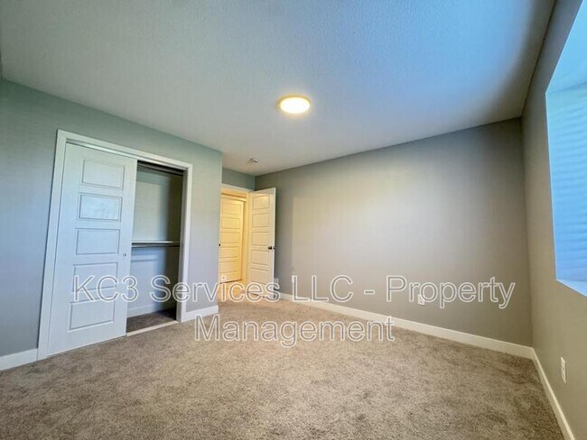 Building Photo - 2018 SW Holdbrooks Dr