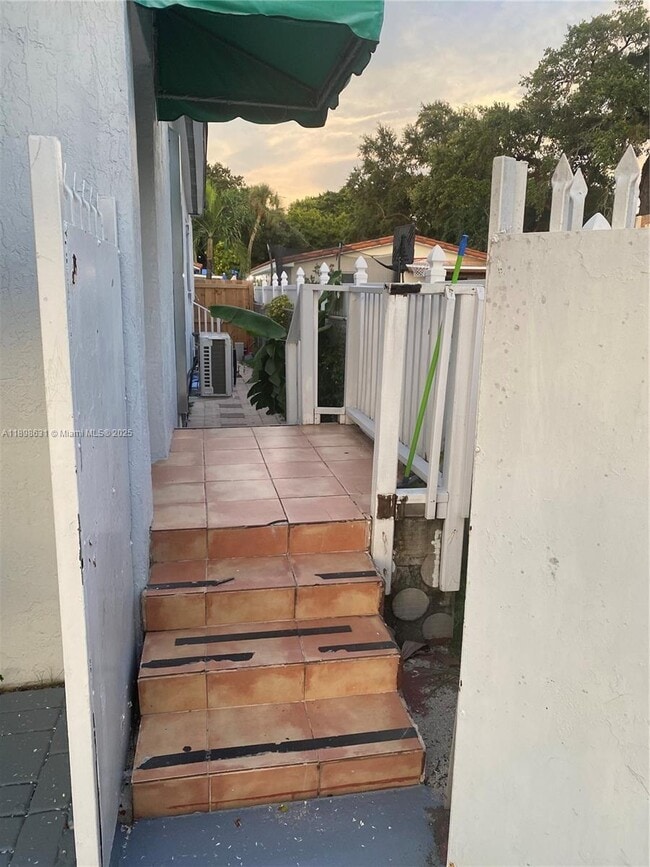 Building Photo - 1631 NW 29th Ave