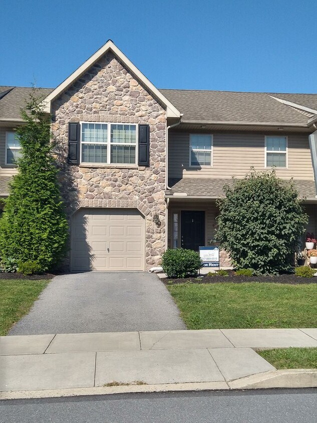 Primary Photo - MOVE IN READY - 3 Bed 2.5 Bath Carlisle PA