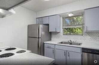 Building Photo - 4027 Briarglen Dr