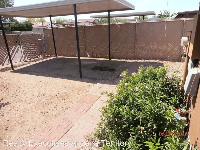 Building Photo - 2 br, 1 bath House - 4020 S Lazy Palm Dr