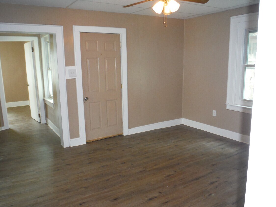 Primary Photo - 25 Poplar St