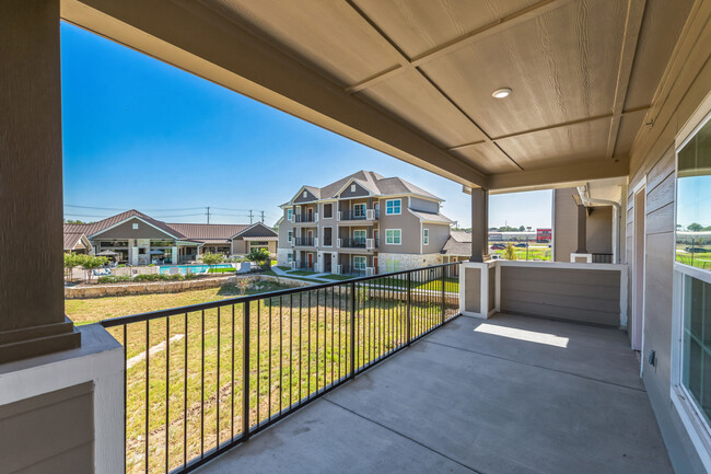 Foto del edificio - Village at Pepper Creek Apartments