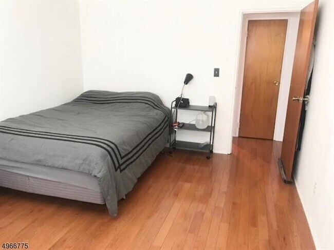 Building Photo - 747 Riverside Ave