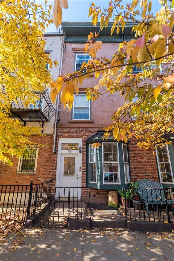 Primary Photo - 91 Coles St